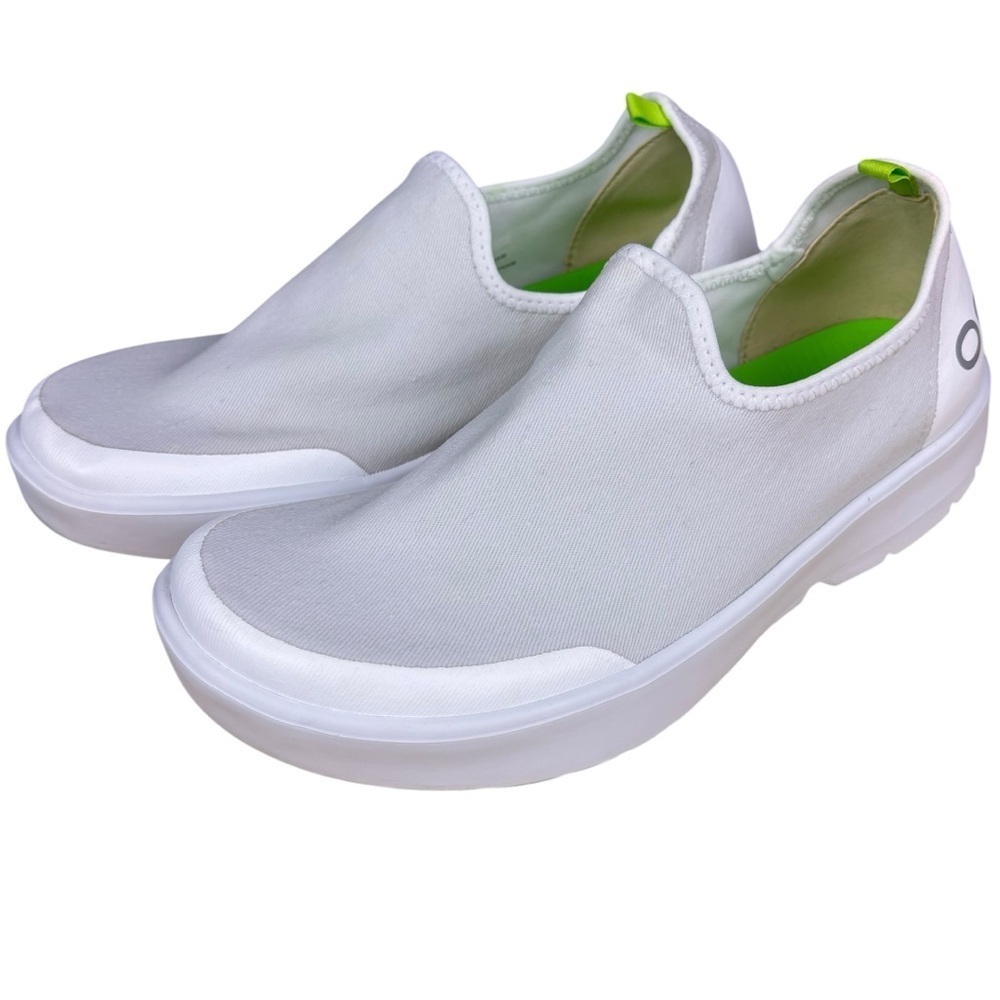OOFOS Women’s OOmg eeZee White Low Recovery Shoes – Sz 9 (Excellent Condition)